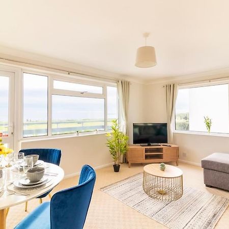 Incredible Sea View 2 Bedroom Beach Apartment Bournemouth Kültér fotó